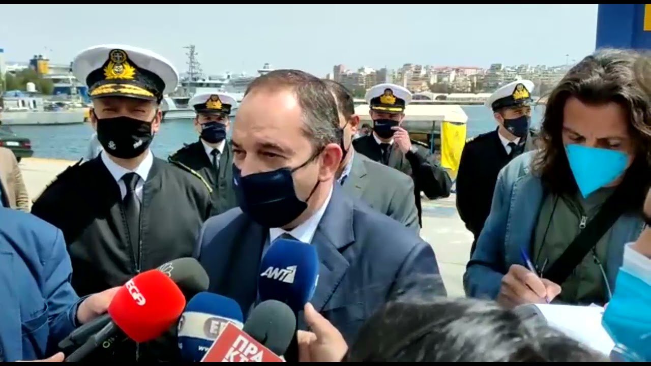 Στο Λιμάνι του Πειραιά ο Γιάννης Πλακιωτάκης: Λίγο ακόμη υπομονή για να κερδίσουμε πάλι τη ζωή μας